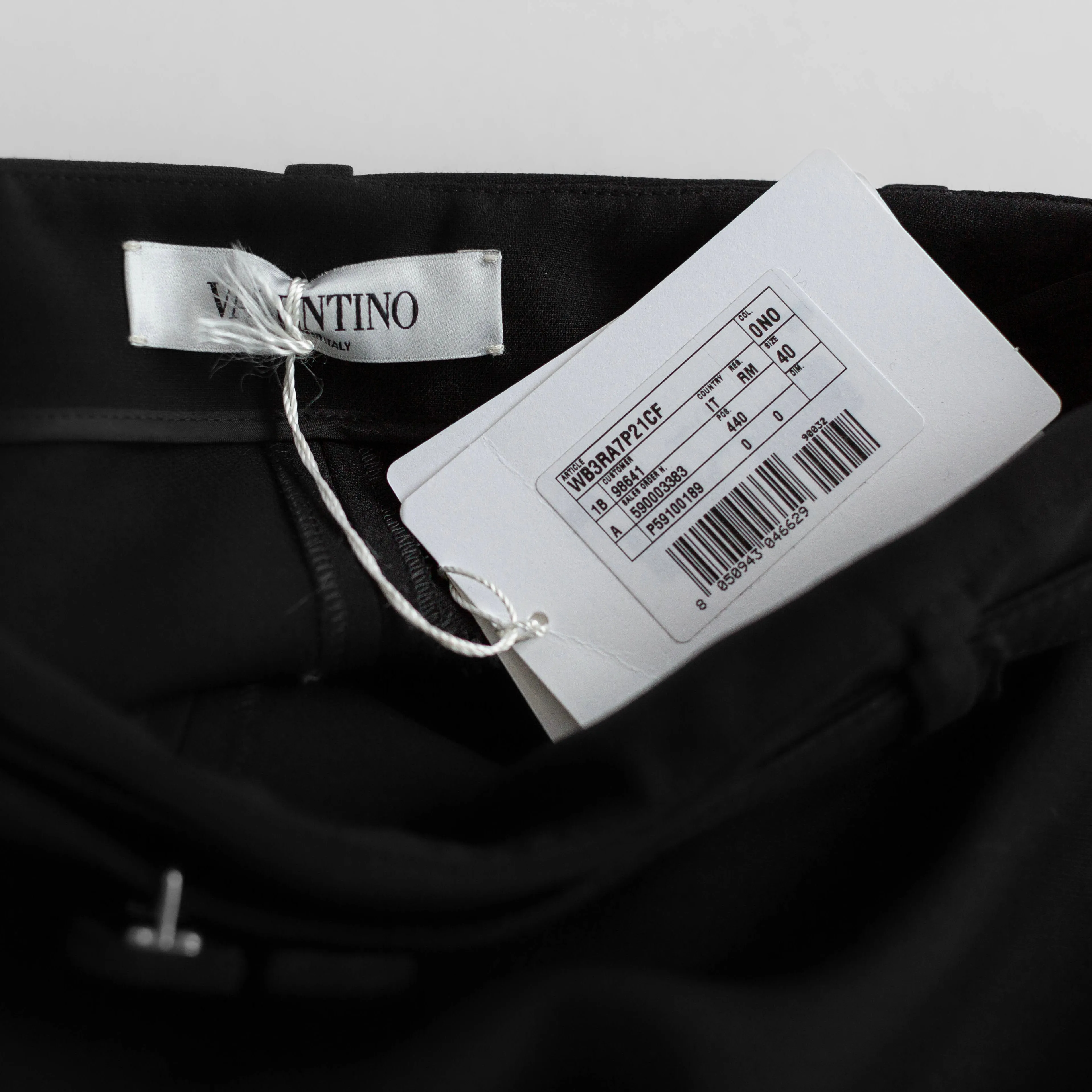 VALENTINO - *BRAND NEW* BLACK SHORTS WITH V LOGO BELT BLACK SIZE 40 IT